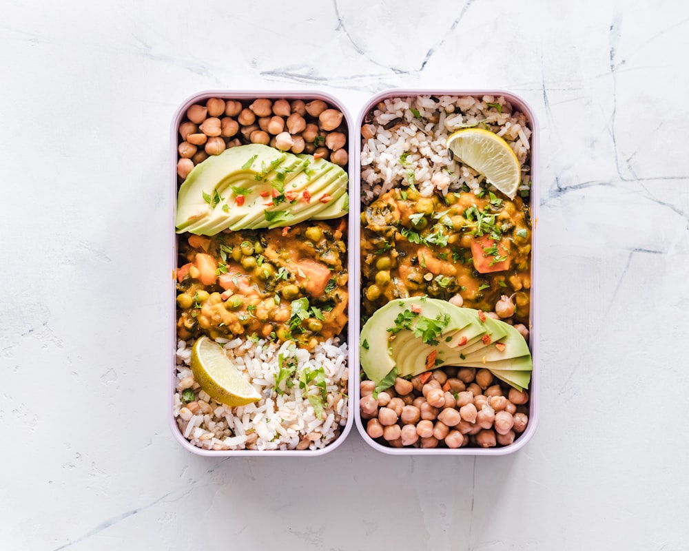 Ensalada nutritiva con verduras frescas